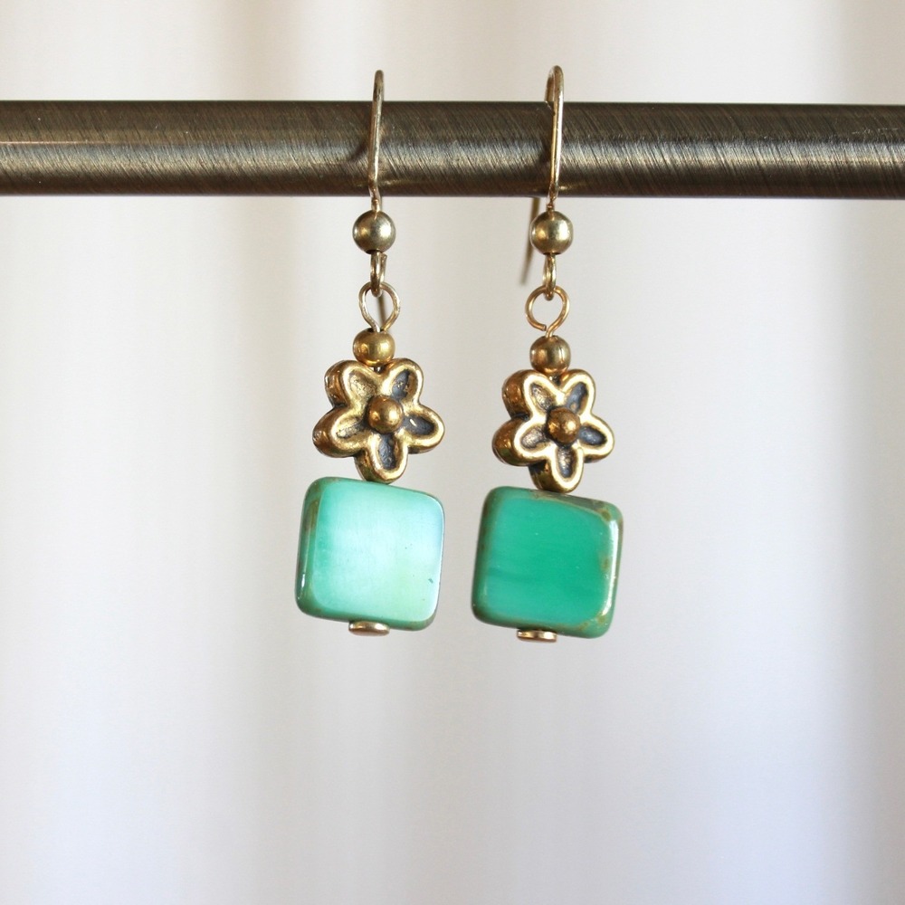 Green‎ Square Bead Flower Drop Earrings Antique Brass Tone Floral Dangle F9